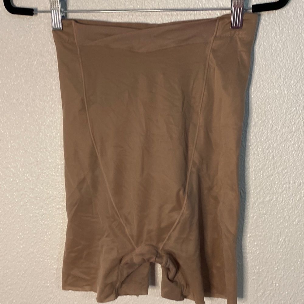 Yamamay- nude high waisted shapewear shorts- Size Large